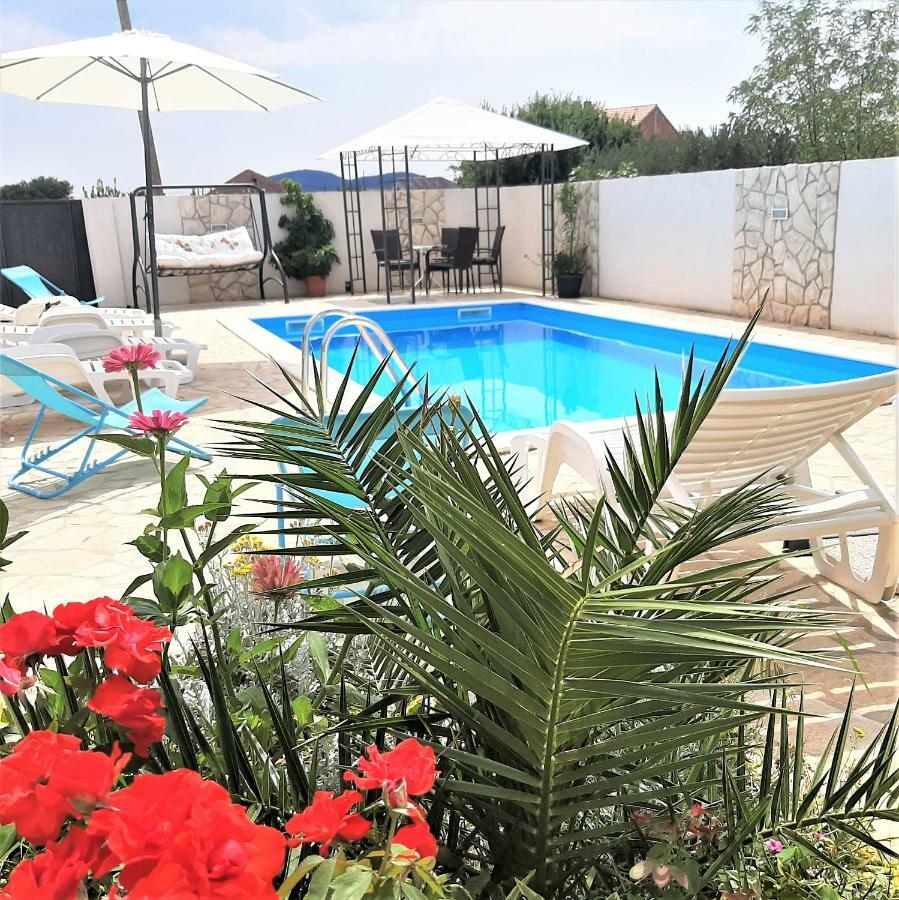Apartments"Nika" With Private Pool Galovac  Eksteriør bilde